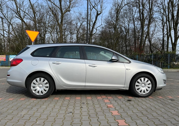 Opel Astra cena 21990 przebieg: 235000, rok produkcji 2011 z Gliwice małe 596